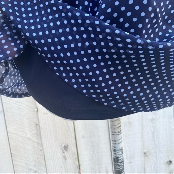 Ruffle sleeves blouse Size Medium - Picture 8 of 12